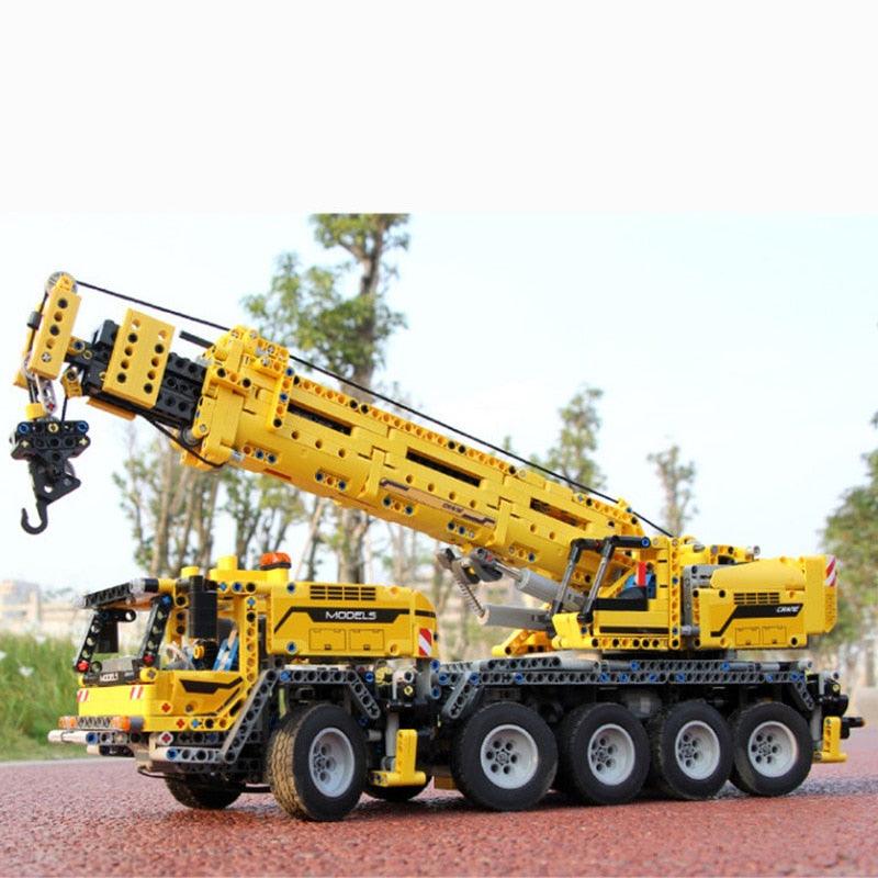 Mobile Lifting Crane with Remote Control 2590pcs-Building Blocks set -Turbo Moc