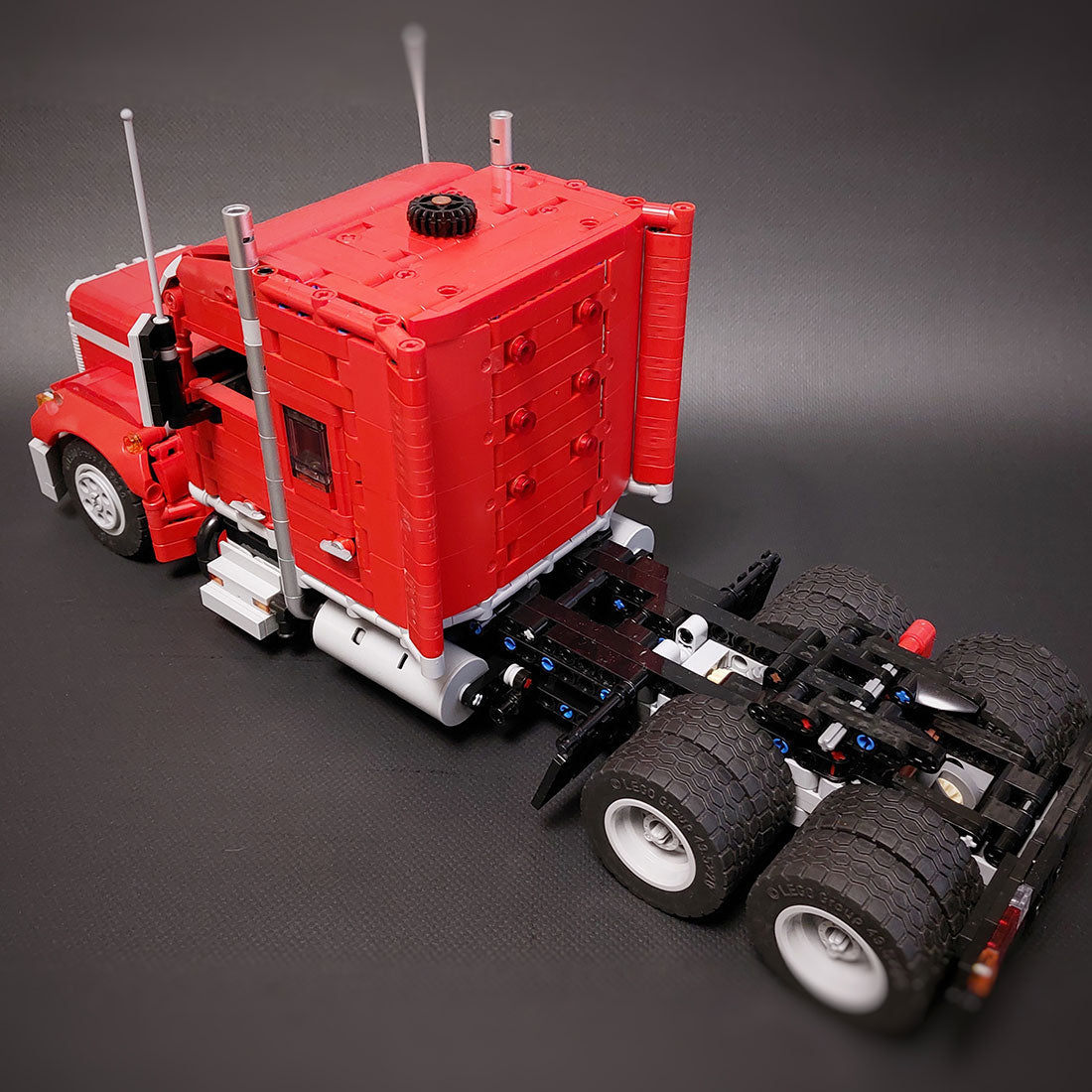 Image of product moc-100795-technology-american-heavy-duty-truck