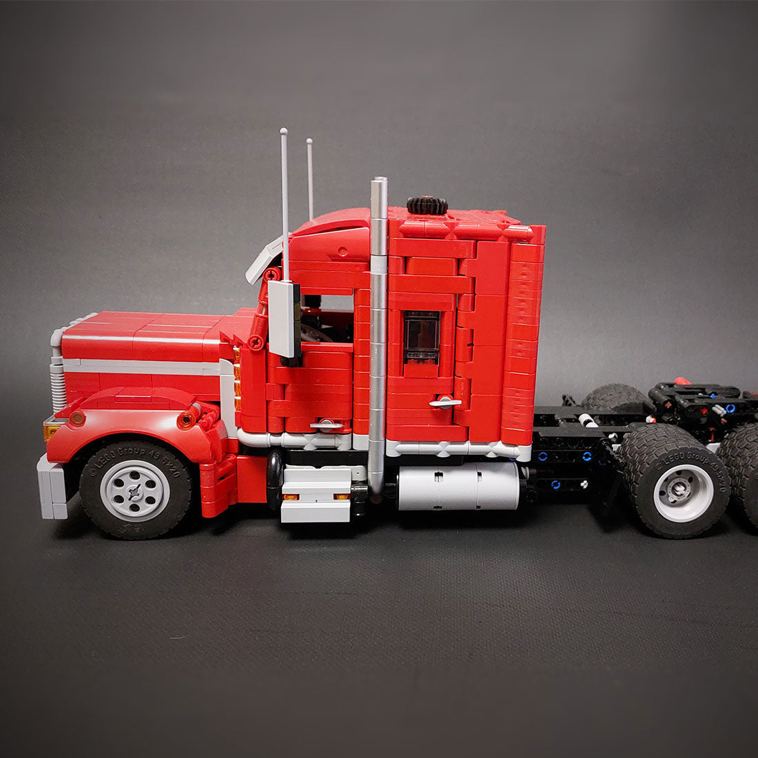 Image of product moc-100795-technology-american-heavy-duty-truck