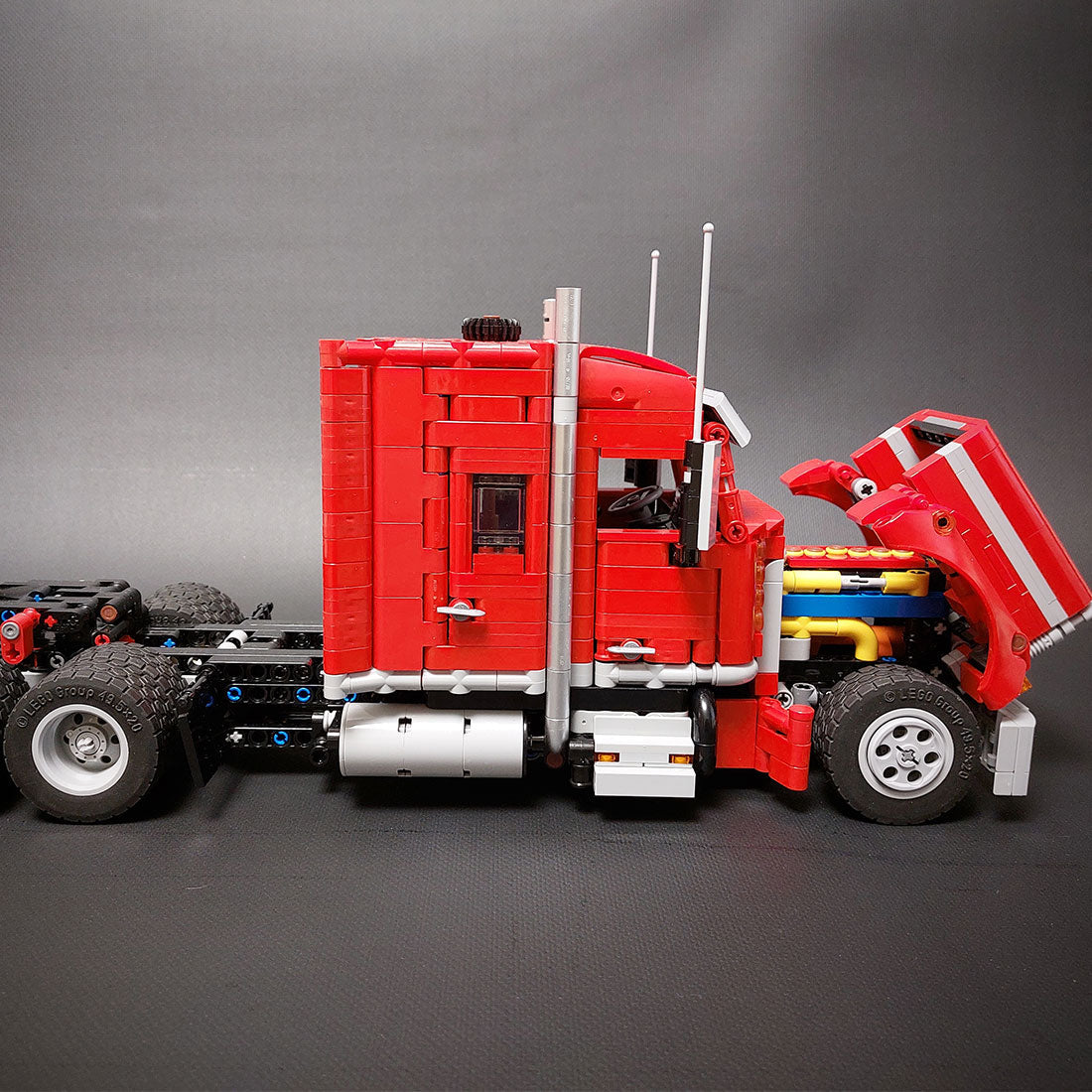 Image of product moc-100795-technology-american-heavy-duty-truck