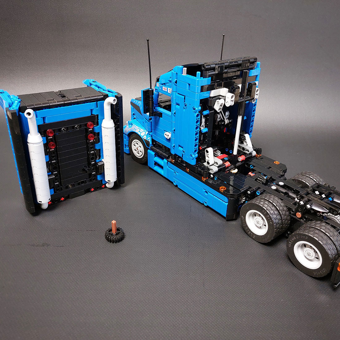 Image of product moc-103534-technology-american-heavy-duty-truck