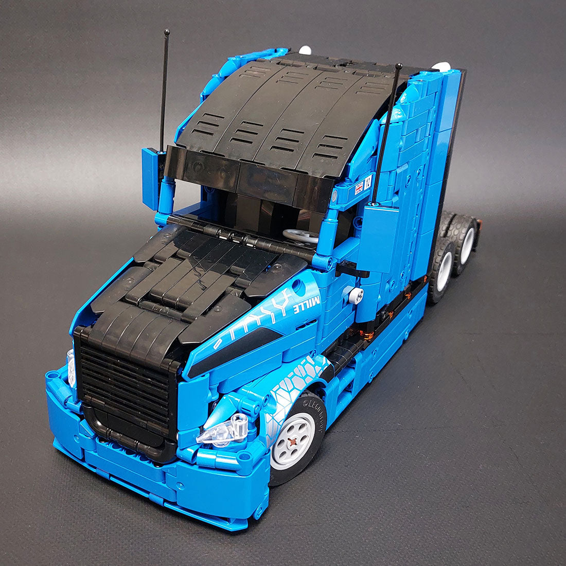 Image of product moc-103534-technology-american-heavy-duty-truck