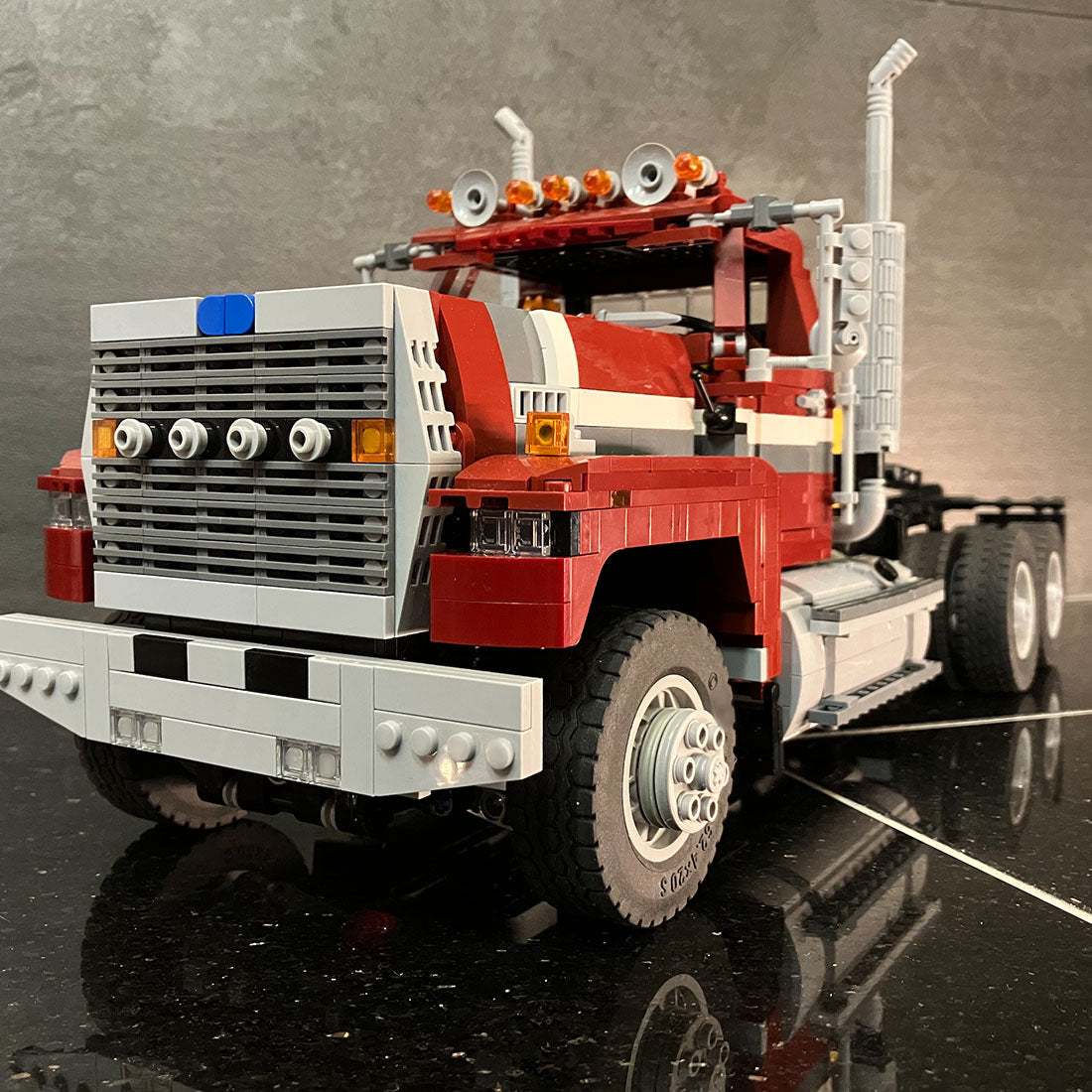 Image of product moc-149840-1-17-rc-ford-ltl9000-6x6-sattelschlepper