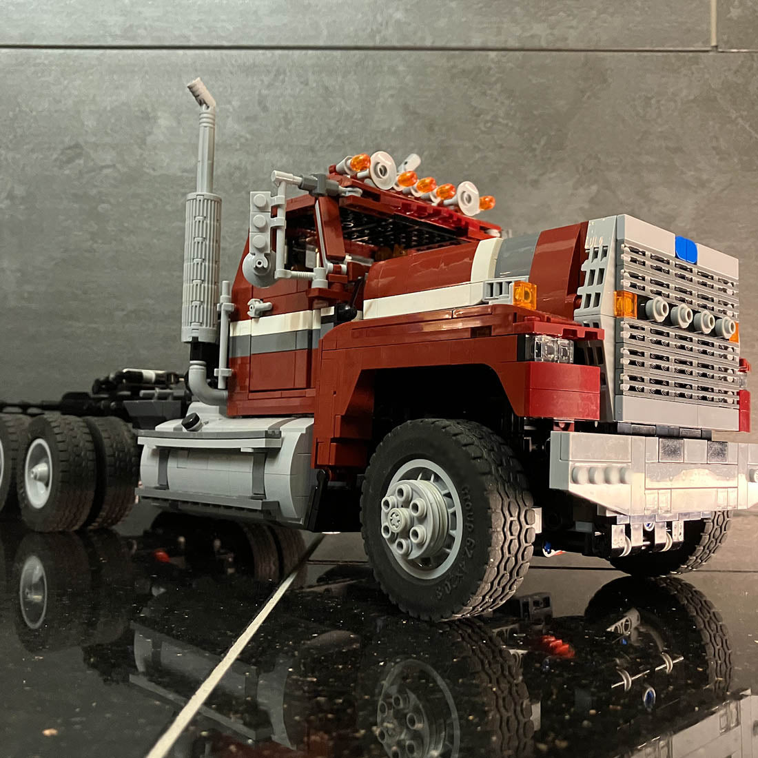 Image of product moc-149840-1-17-rc-ford-ltl9000-6x6-sattelschlepper