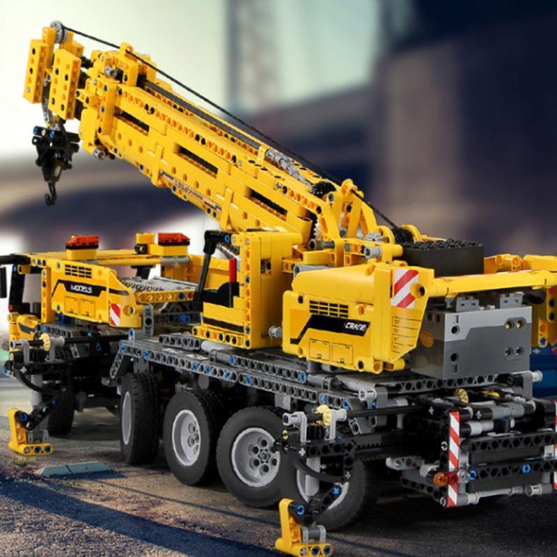 Mobile Lifting Crane with Remote Control s set, compatible with Lego